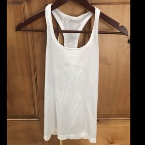 SUPER CUTE white lululemon tank
